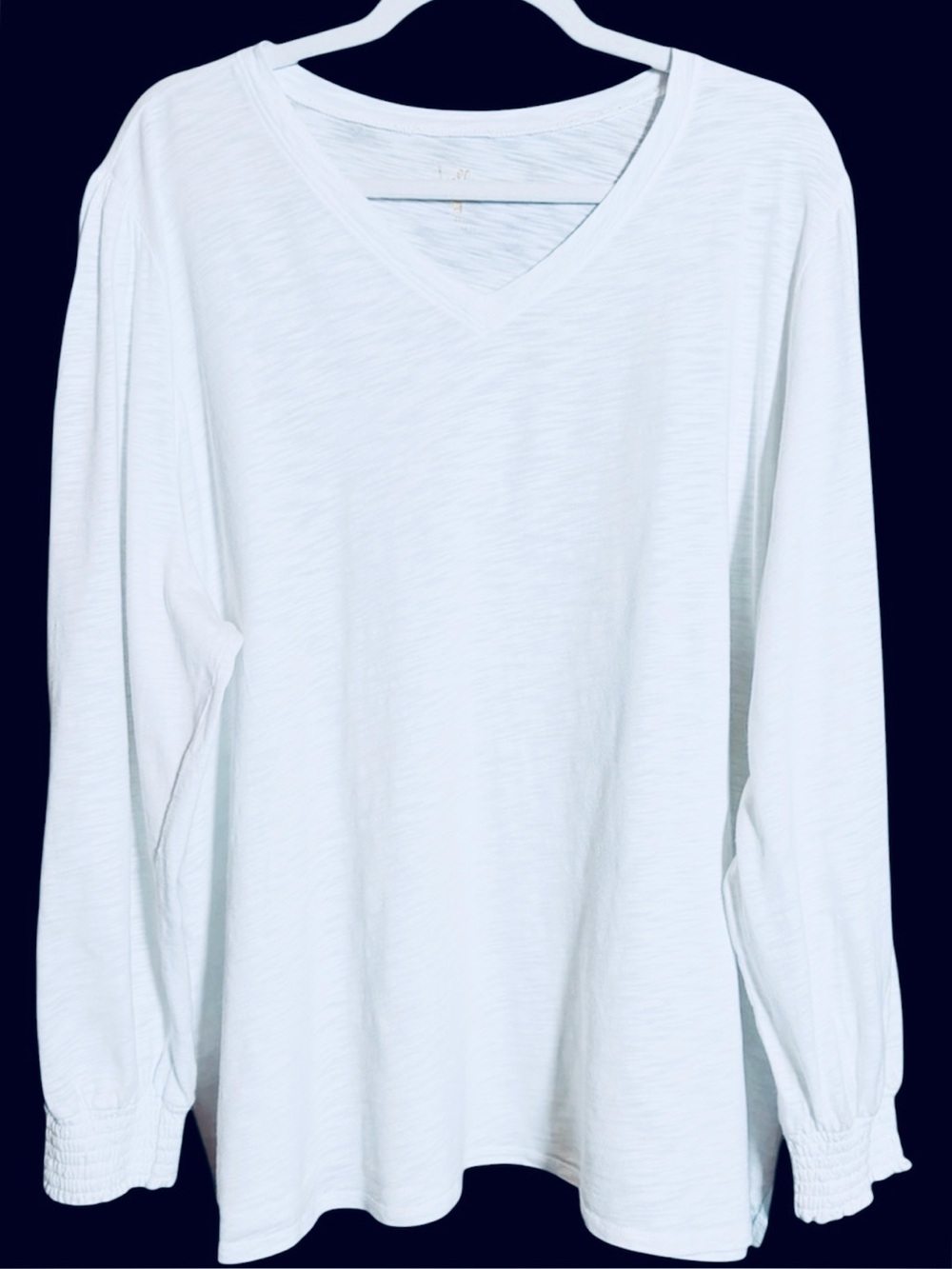 Belle by Kim Gravel Slub Knit V-Neck Top With Blouson Sleeves. White. Size 2XL